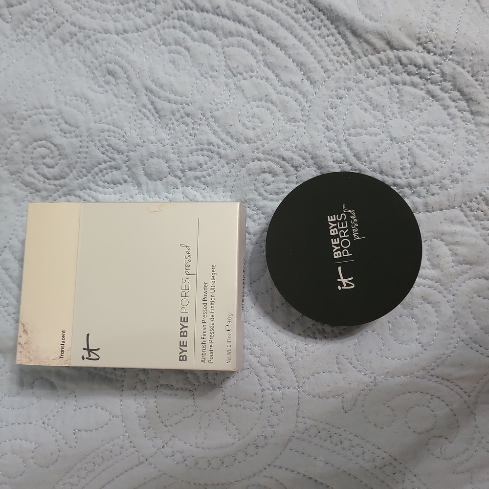 IT Cosmetics Bye Bye Pores Pressed Powder - Black and White